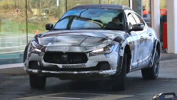 Video: SUV Maserati Levante zachyceno při testech, maskuje se důkladně