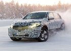 Mercedes láká na elektrický crossover. Zvládne i driftovat