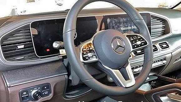 Nový Mercedes-Benz GLE prozrazuje svůj interiér!