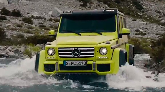 Video: Mercedes-Benz G 500 4x4<sup>2</sup> brody a ostré kameny zkrátka ignoruje