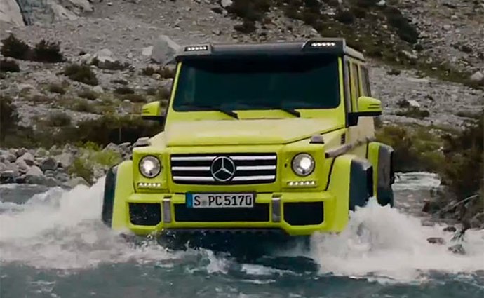 Video: Mercedes-Benz G 500 4x4<sup>2</sup> brody a ostré kameny zkrátka ignoruje