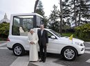 Mercedes-Benz předal papeži nový papamobil, aktuální třídu M