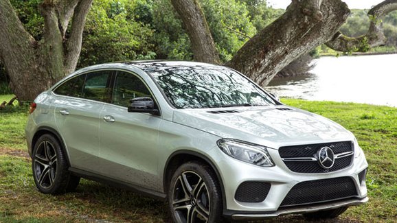 Mercedes-Benz GLE Coupé si zahraje ve filmu o dinosaurech (+video)