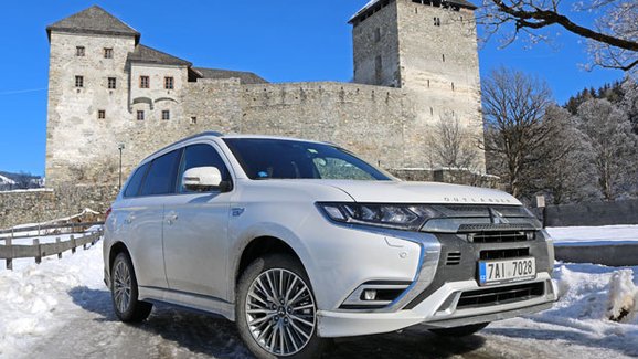 TEST Jízdní dojmy s Mitsubishi Outlander PHEV: Král dvojí krve