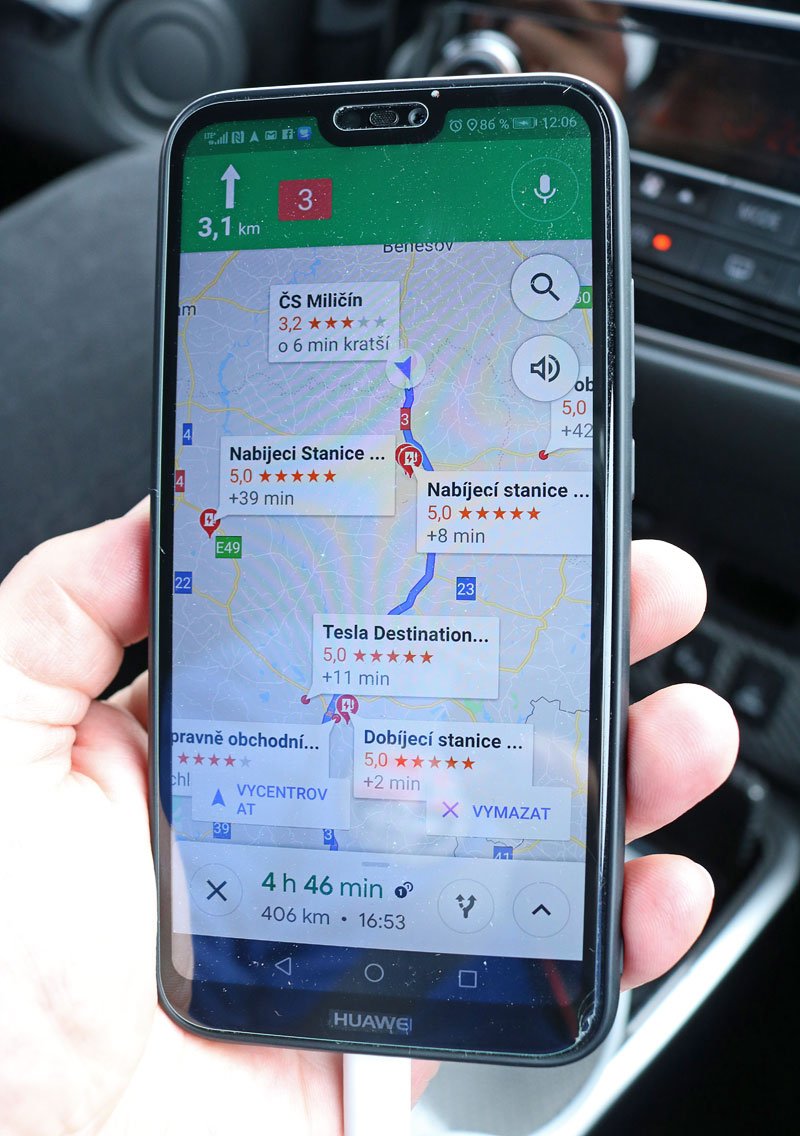 Mitsubishi podporuje Android Auto, který u nás ofi ciálně ještě nefunguje.