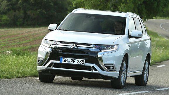 TEST Jízdní dojmy s Mitsubishi Outlander PHEV: Co se změnilo s faceliftem?