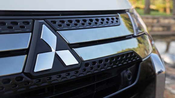 Japonská automobilka Mitsubishi zvažuje, že z Evropy nakonec neodejde