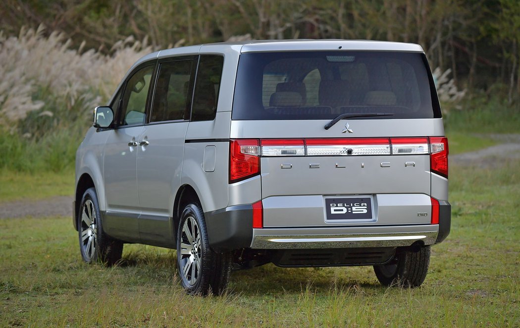 Mitsubishi Delica D:5