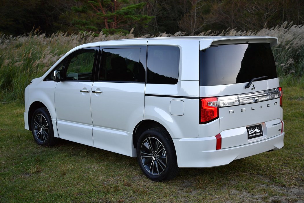 Mitsubishi Delica D:5