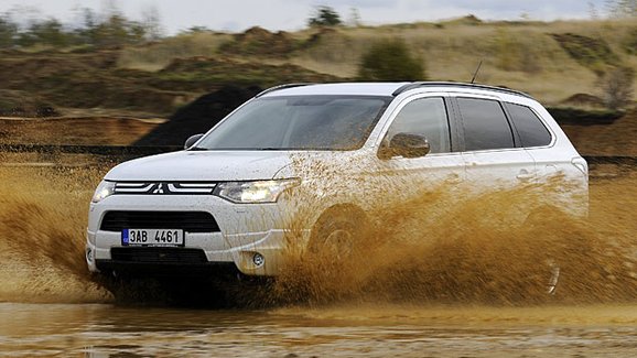 TEST Mitsubishi Outlander Rallitronic