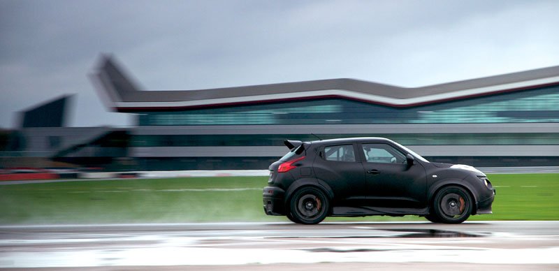 Nissan Juke-R - Oficiální fotografie (12/2011)