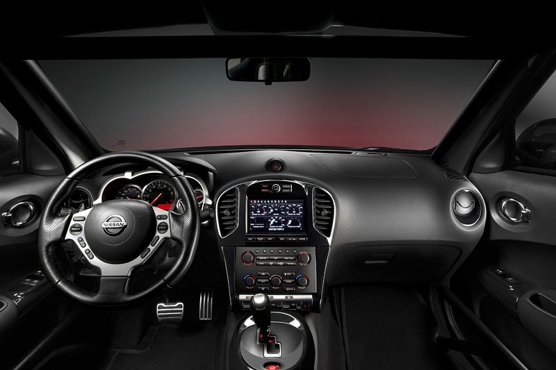 Nissan Juke-R - Oficiální fotografie (12/2011)