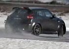 Video: Nissan Juke-R řádí na sněhu