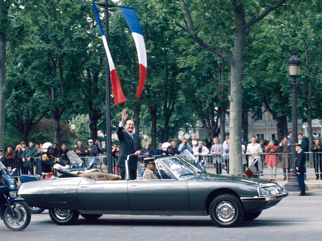 Nové auto pro nového francouzského prezidenta. DS 7 Crossback se speciální výbavou