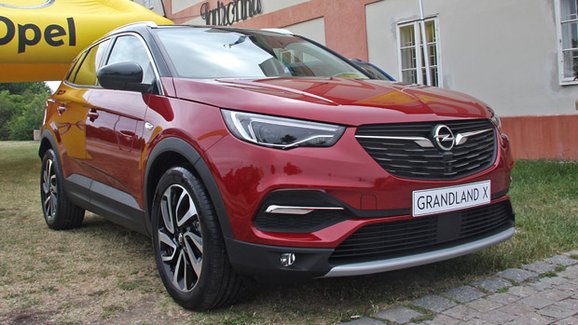 Prozkoumali jsme Opel Grandland X. Kdy přijde bratr Peugeotu 3008 na český trh?