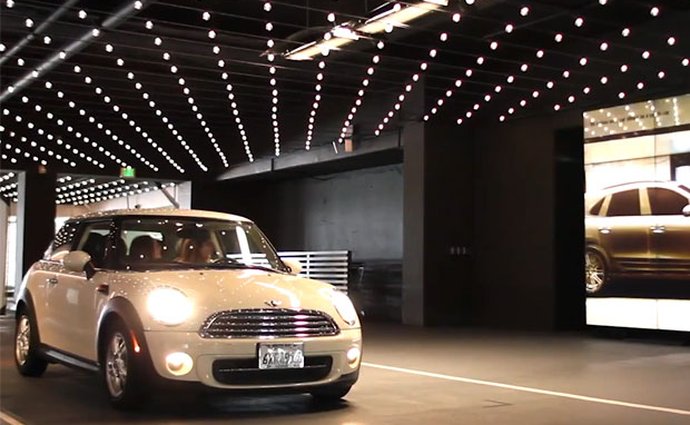 Video: Každé auto se může stát Porsche Macan