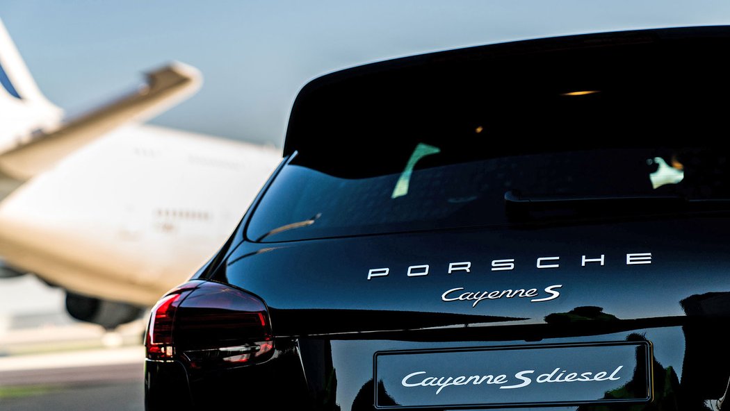 Porsche Cayenne Turbo S utáhnul 285tunový Airbus