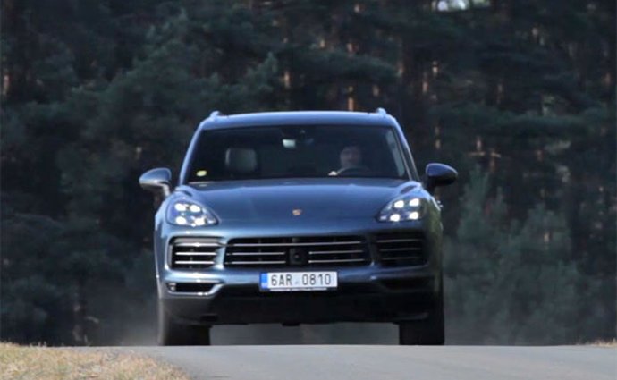 Rychlé kolo s Porsche Cayenne S: I SUV může být zábavné!