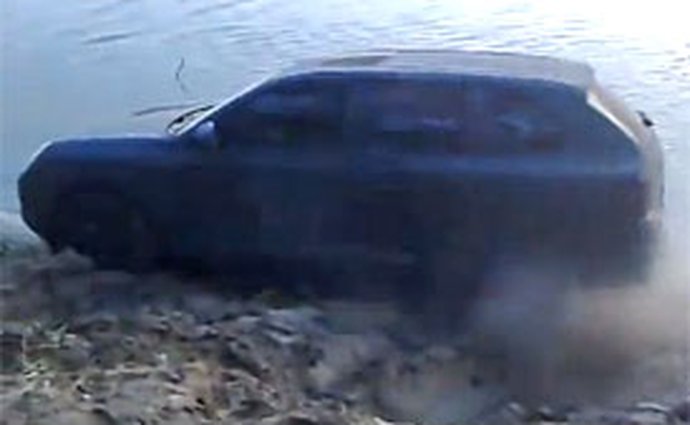 Co dokáže exploze pneumatiky, aneb Porsche Cayenne v ruském nasazení (video)