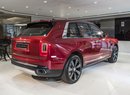 Rolls-Royce Cullinan je hitem. Opulentní SUV automobilka nestíhá vyrábět