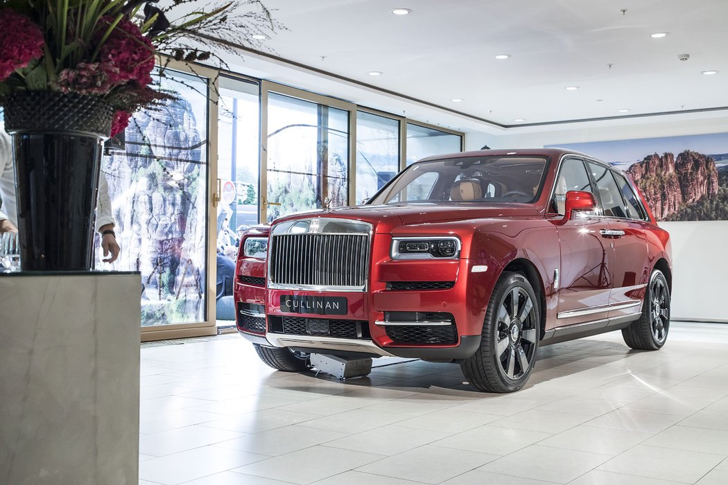 suv rollsroyce