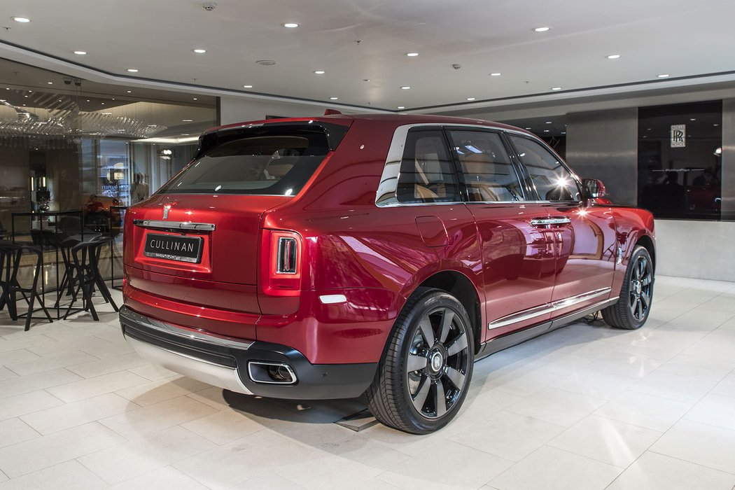 suv rollsroyce