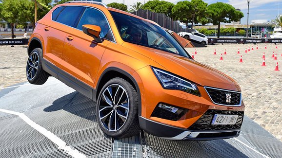 TEST Se Seatem Ateca v Barceloně: Jízda naslepo, parkour, okreskové radosti (+video)