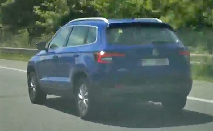 Video: Škoda Karoq už jezdí v provozu, bez maskování!