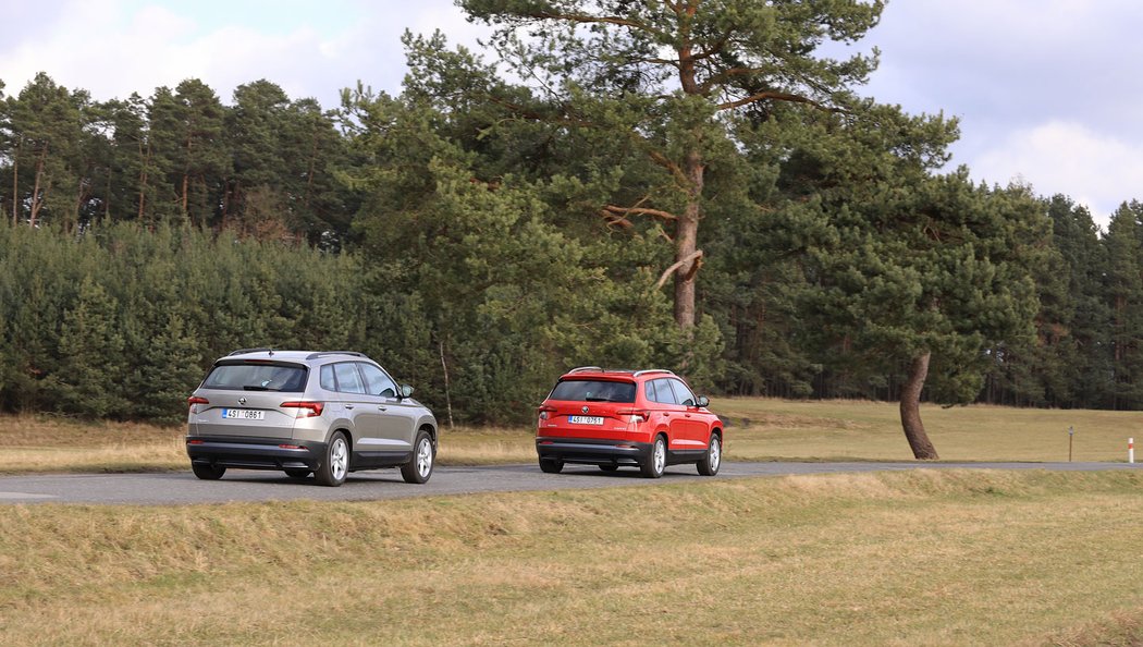 V rámci testu jsme se nesnažili o ekonomický styl, jezdili jsme předvídavě na horní hranici rychlostních limitů. Na silnicích se konzumace obou motorů přiblížila a snížil se i rozdíl mezi prázdnými a plně zatíženými vozy.