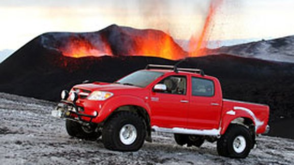 Toyota Hilux: Dostaveníčko u islandského vulkánu