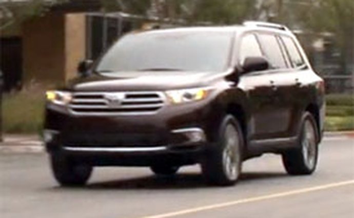 Video: Toyota Highlander – Modernizované SUV v pohybu