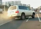 Video: Jak přejíždět z pruhu do pruhu s Toyotou Land Cruiser