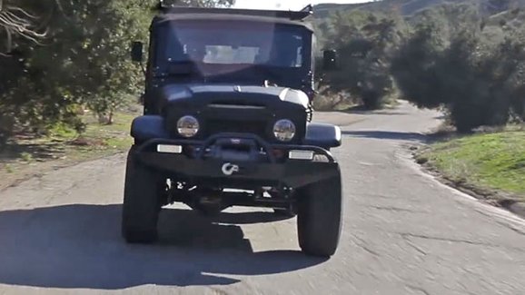 Toyota FJ44: Klasický Land Cruiser v úpravě Icon (video)