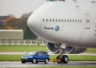 Volkswagen Touareg V10 TDI utáhne Boeing 747-200