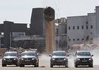 VW Amarok boural v Británii 67 m vysoký a 140 t vážící komín