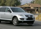 Spy Photos: Facelift Volkswagenu Touareg je na spadnutí