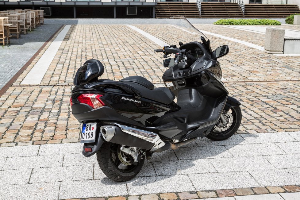 Pro letošní sezonu se Suzuki Burgman obléklo do modernějšího kabátu