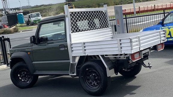 Suzuki Jimny se dočkalo přestavby na kompaktní pick-up