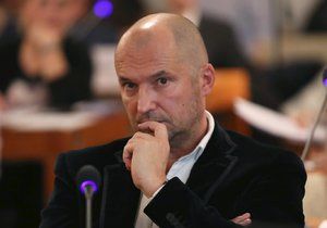 Hlavou zločinného spolčení je podle obžaloby bývalý místostarosta a radní Brna-střed Jiří Švachula (ex ANO). 