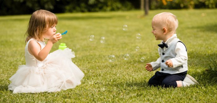 7 tipov, ako šikovne zabaviť deti na svadbe, aby nerobili neplechu
