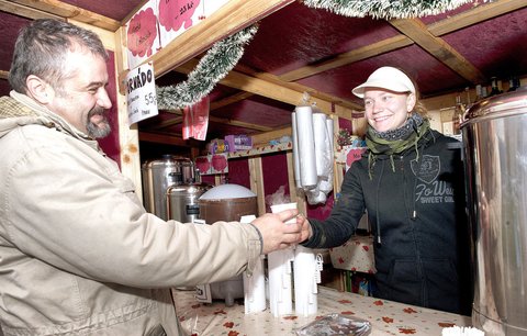 Umějí Pražáci svařák? Blesk ho chutnal s odborníkem a dostal i recept