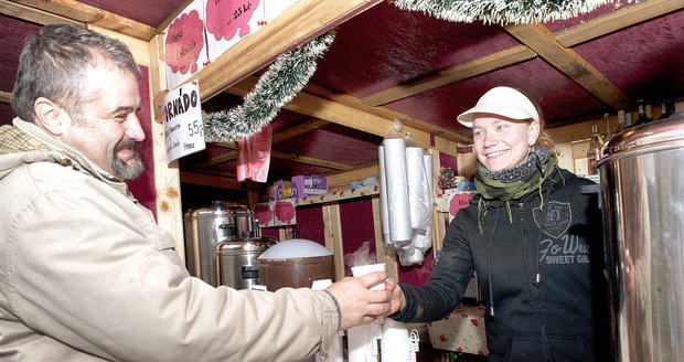 Blesk testoval víno s odborníkem Brankem Černým. Nejlépe dopadly svařáky na Staroměstském náměstí