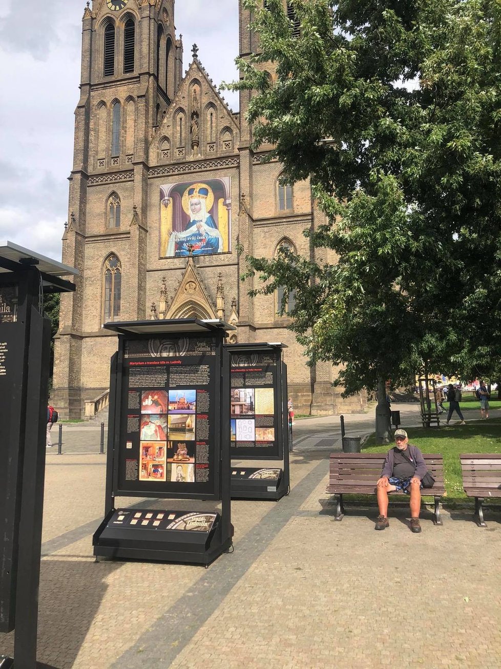 Na náměstí Míru je k vidění Výstava k příležitosti 1100 let od úmrtí svaté Ludmily