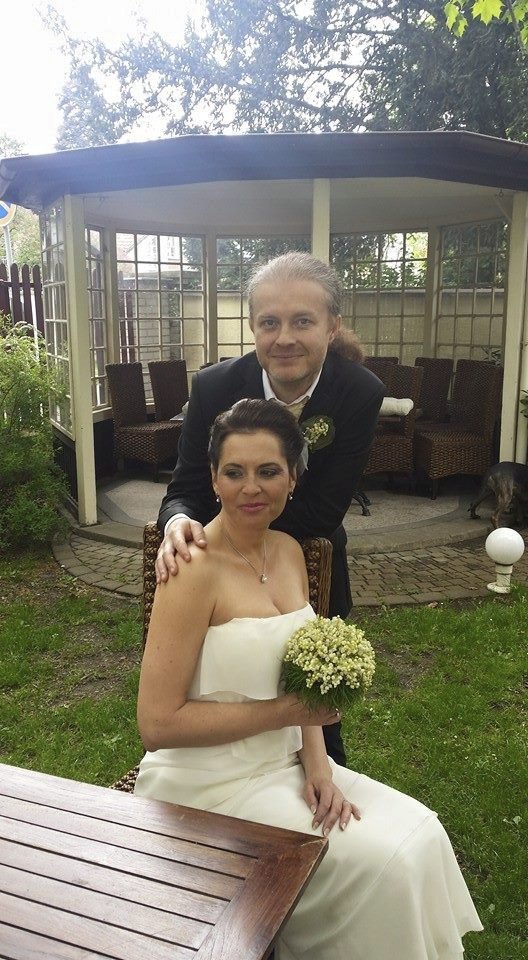 Květen: Pavel Šporcl (42) a Barbora Kodetová (45)  Desetileté soužití houslový virtuoz a herečka zpečetili 1. května sňatkem. „Jsem šťastná, že jsme kompletní rodina už i oficiálně,“ řekla nevěsta. Za družičky šly jejich dcery Sophia a Violeta. 