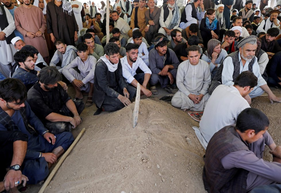Výbuch na svatbě v Afghánistánu zabil přes 60 lidí, stovky jich zranil a tisíce lidí připravil o blízké a milované