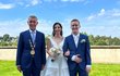 Předseda ANO Andrej Babiš s nevěstou Simonou a ženichem Jakubem (17.8.2024) Předseda ANO Andrej Babiš s nevěstou Simonou a ženichem Jakubem (17.8.2024)
