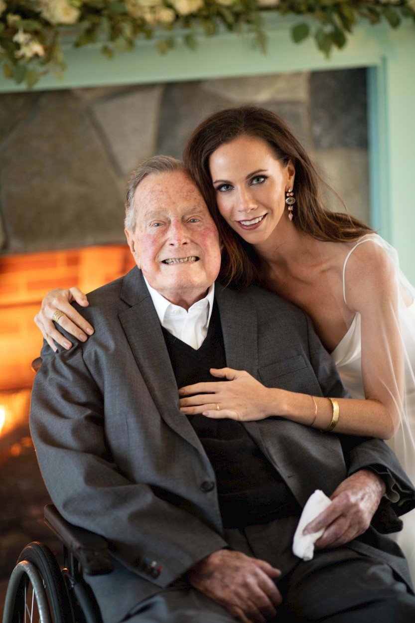 Nevěsta Barbara Bushová s dědečkem, exprezidentem Georgem Bushem starším (94).