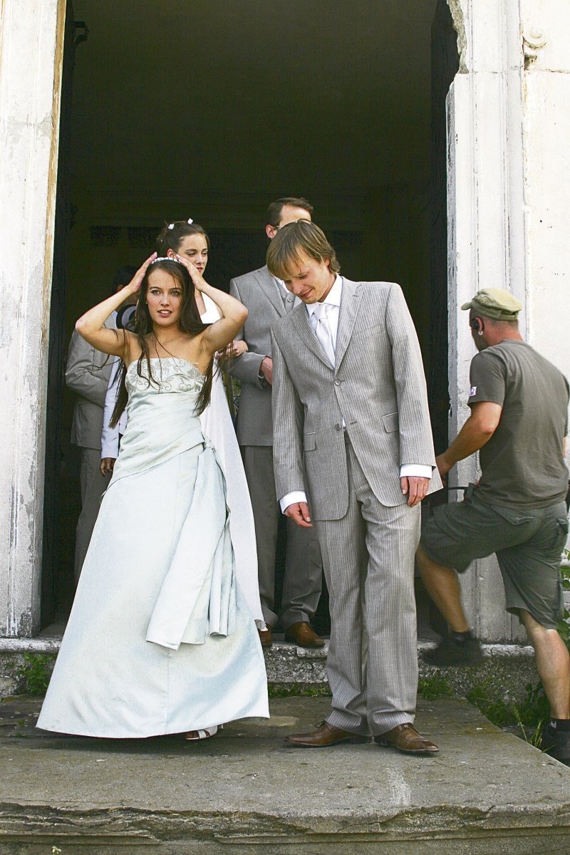 Tereza Voříšková vedle Kryštofa Hádka zapomněla, že svatba je pouze filmová