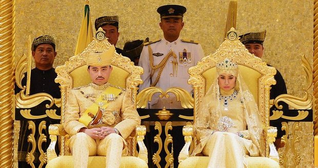 Supersvatba svatba plná zlata: Sultán ženil syna, nevěsta měla kytici z diamantů