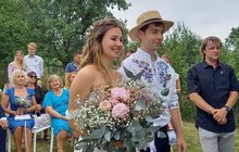 Netradiční moravská veselka: Svatba v opraveném vraku